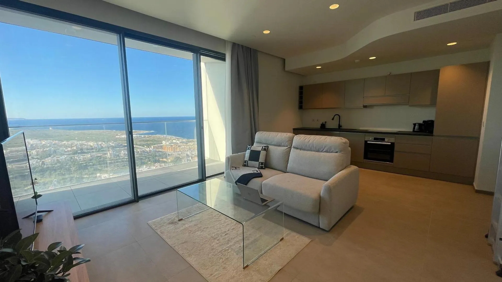 Mercury Tower Suites Saint Julian's Apartment